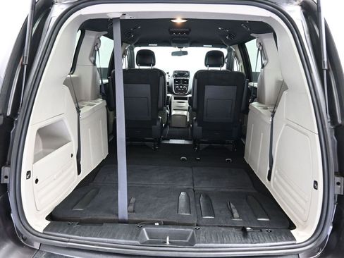 Used 2016 Dodge Grand Caravan SE image 51