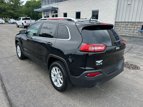 Used 2018 Jeep Cherokee Latitude w/ Safety Group AWD/4WD image 5