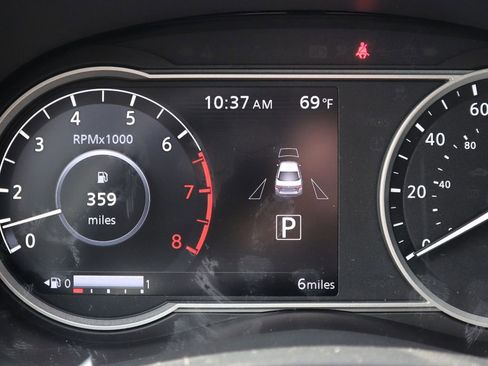 New 2025 Nissan Versa SR w/ Trunk Package image 22