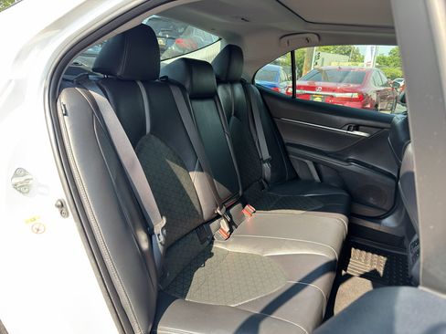 Used 2018 Toyota Camry XSE FWD image 17