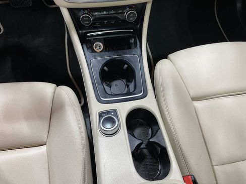 Used 2018 Mercedes-Benz GLA 250 4MATIC w/ Premium Package image 13