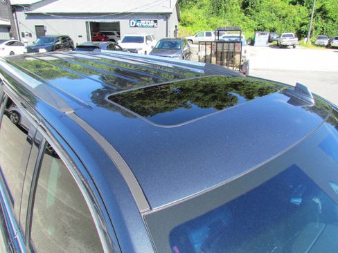 Used 2019 Chevrolet Suburban Premier image 29