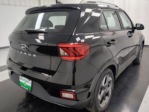 Used 2022 Hyundai Venue SEL FWD image 9