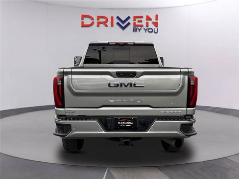 Used 2024 GMC Sierra 3500 Denali Ultimate AWD/4WD image 5
