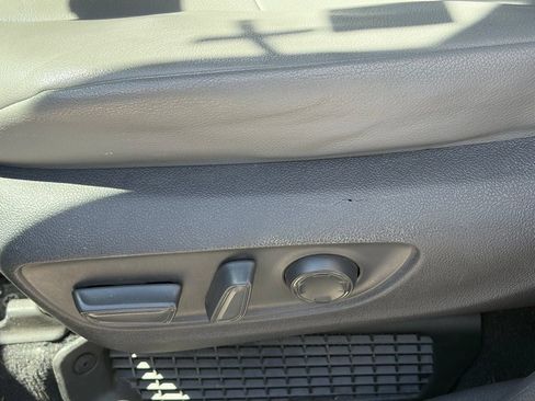 Used 2021 Toyota Sienna XLE FWD image 4