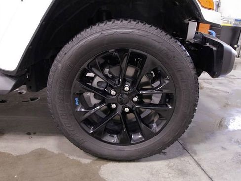 Used 2022 Jeep Wrangler Unlimited Sahara w/ Cold Weather Group image 4