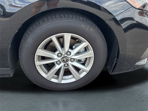 Used 2025 Toyota Camry LE image 9