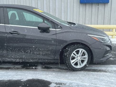 Used 2017 Chevrolet Cruze LT w/ Convenience Package image 16