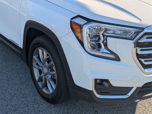 Used 2023 GMC Terrain SLT image 9