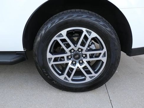 Certified 2025 Ford Expedition Active AWD/4WD image 8