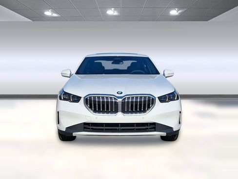 Used 2026 BMW 530i w/ Premium Package RWD image 5