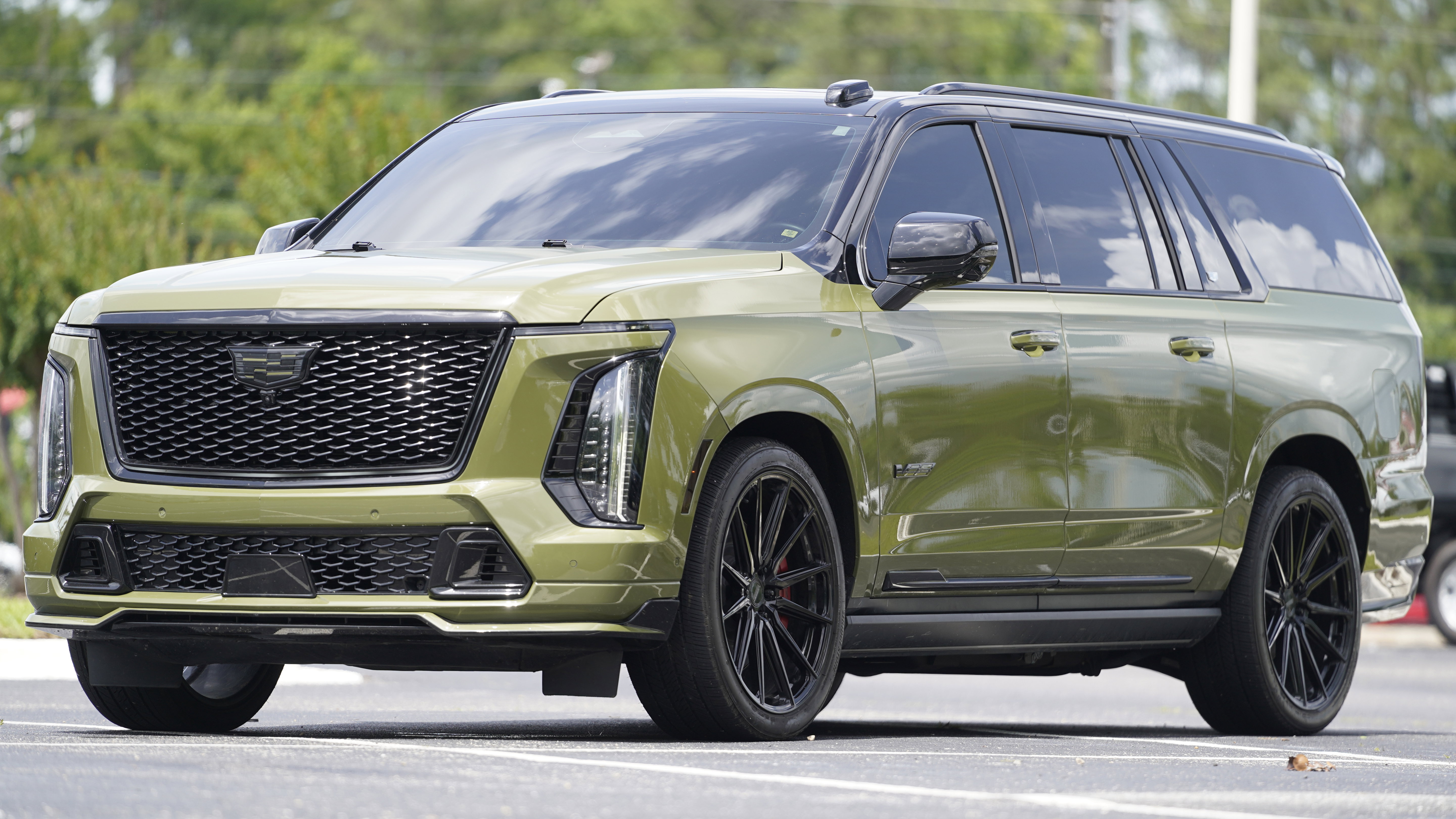 Used 2025 Cadillac Escalade ESV V AWD/4WD image 9