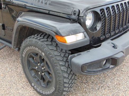 Used 2021 Jeep Gladiator Sport image 2