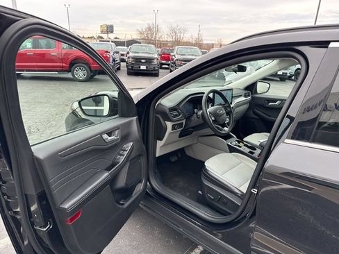 Used 2025 Ford Escape SE FWD image 9