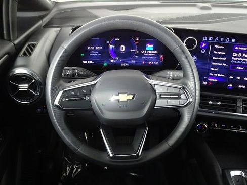 Used 2025 Chevrolet Equinox EV LT image 27