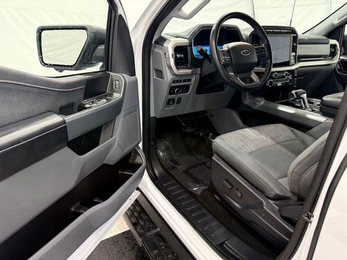 Used 2022 Ford F150 Lightning XLT image 32