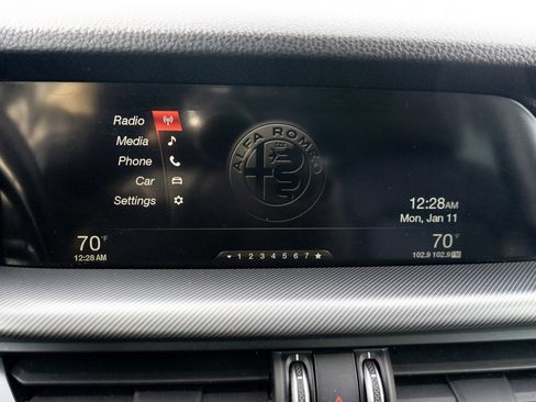 Used 2018 Alfa Romeo Stelvio Sport w/ Quick Order Package 22J Sport image 18