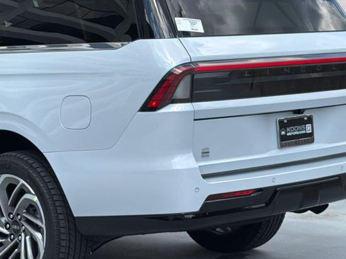 New 2026 Lincoln Navigator L Reserve AWD/4WD image 7