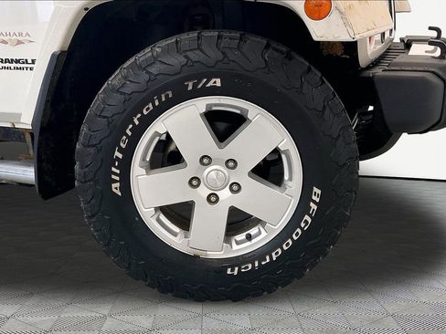 Used 2010 Jeep Wrangler Unlimited Sahara w/ Mopar Chrome Edition Group AWD/4WD image 29