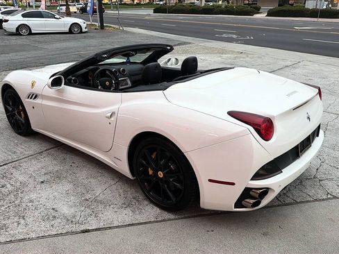 Used 2012 Ferrari California RWD image 21