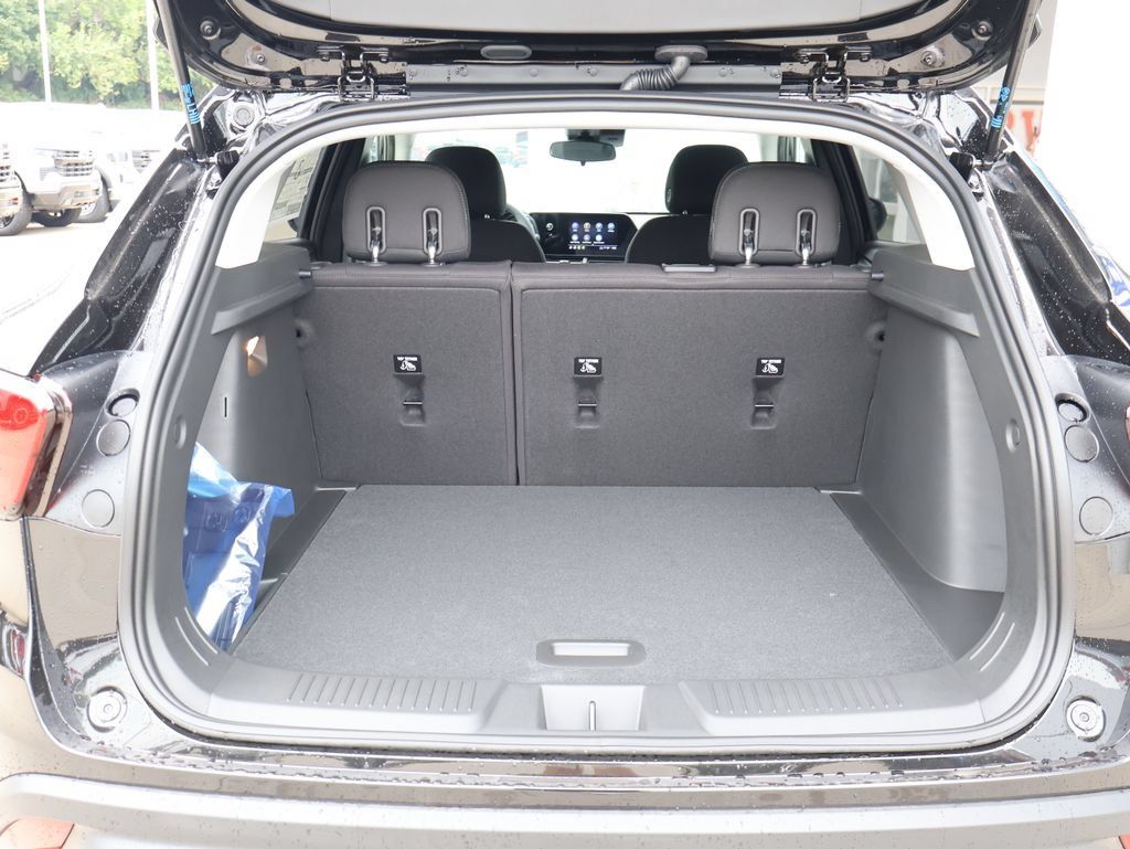 New 2026 Chevrolet Trax LS w/ LS Convenience Package FWD image 25