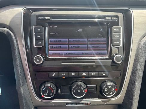 Used 2014 Volkswagen Passat 1.8T SE image 22