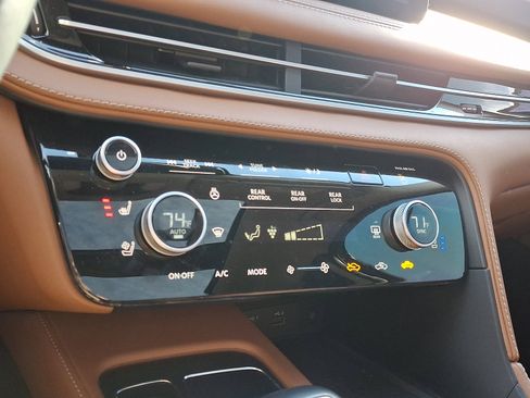 Used 2023 INFINITI QX60 Sensory w/ Cargo Package image 17