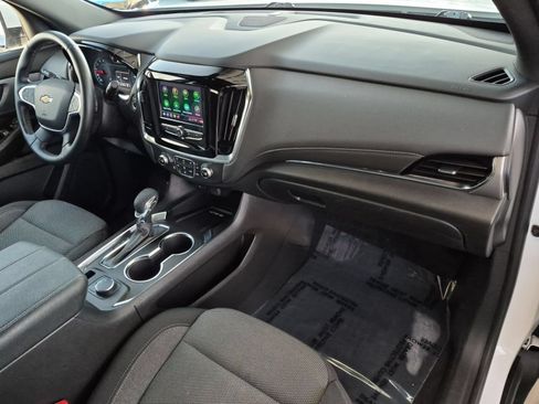 Used 2023 Chevrolet Traverse LT w/ LPO, Floor Liner Package FWD image 28
