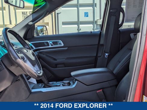 Used 2014 Ford Explorer XLT w/ Equipment Group 202A AWD/4WD image 23