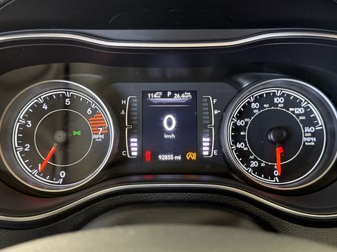 Used 2019 Jeep Cherokee Latitude Plus w/ Comfort/Convenience Group image 29