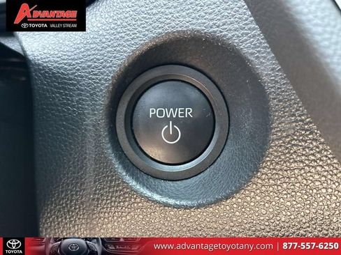 Used 2024 Toyota Corolla Cross AWD Hybrid w/ Moonroof Package image 31
