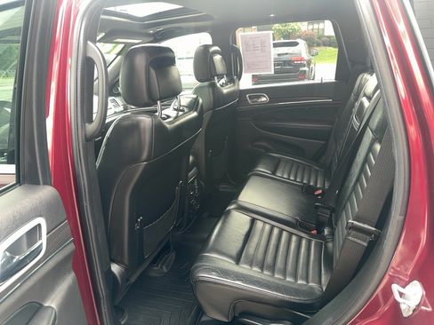 Used 2018 Jeep Grand Cherokee Limited AWD/4WD image 10