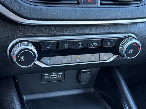 Used 2021 Nissan Altima 2.5 SV w/ SV Premium Package image 19