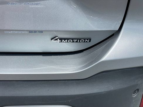 Certified 2025 Volkswagen Tiguan SE AWD/4WD image 9