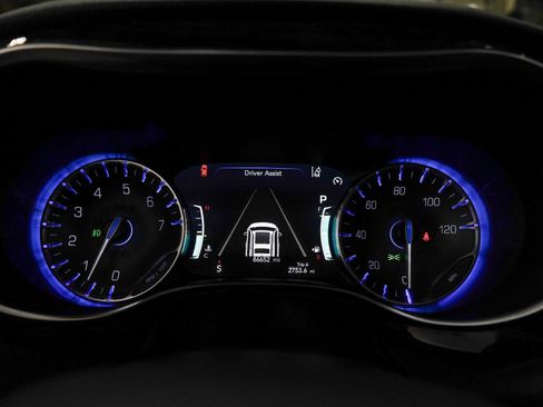 Used 2023 Chrysler Pacifica Limited FWD image 29