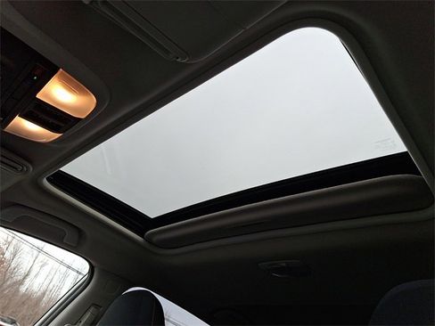 Used 2023 Subaru Crosstrek 2.0i Premium image 15