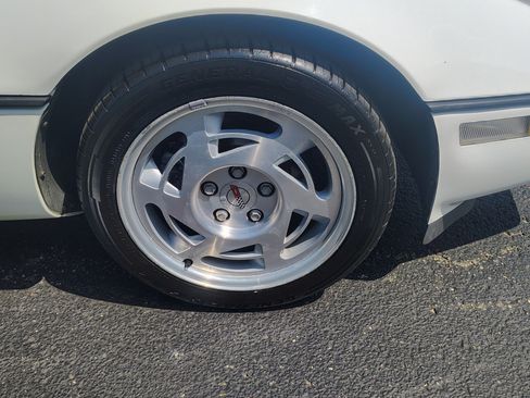 Used 1990 Chevrolet Corvette Coupe RWD image 10