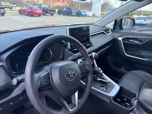 Used 2023 Toyota RAV4 XLE Premium image 7