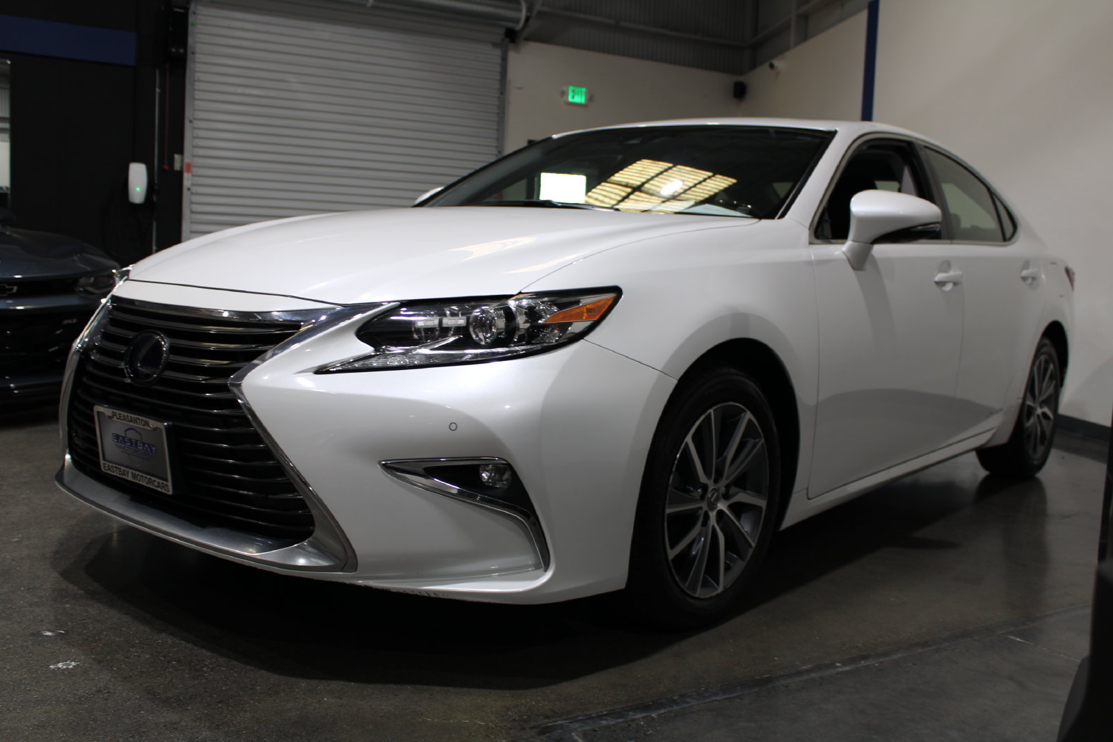 Used 2018 Lexus ES 300h w/ Navigation Package FWD image 5