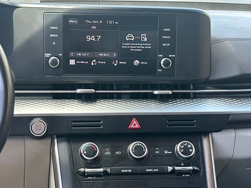 Used 2024 Kia Carnival LX image 16