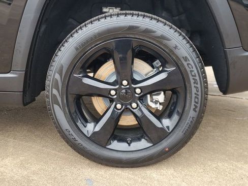 New 2025 Jeep Grand Cherokee L Limited w/ Black Appearance Package image 8