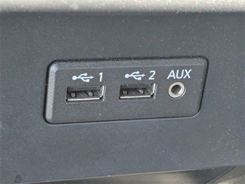 Used 2019 Nissan Titan SV w/ SV Convenience Package image 23