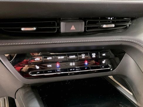 Used 2023 Buick Envision Essence w/ Sport Touring Package FWD image 17