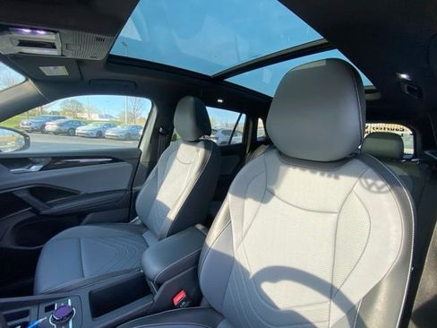 Used 2025 Volkswagen Tiguan SE R-Line image 5