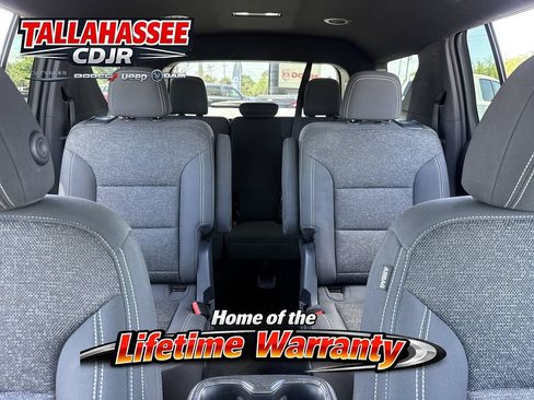 Used 2024 Chevrolet Traverse LT FWD image 32