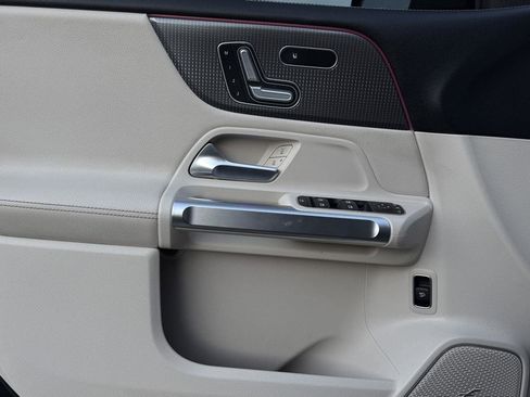 Used 2021 Mercedes-Benz GLB 250 4MATIC w/ Premium Package image 27