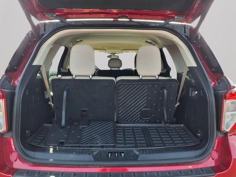 Used 2021 Ford Explorer XLT w/ Equipment Group 202A AWD/4WD image 10