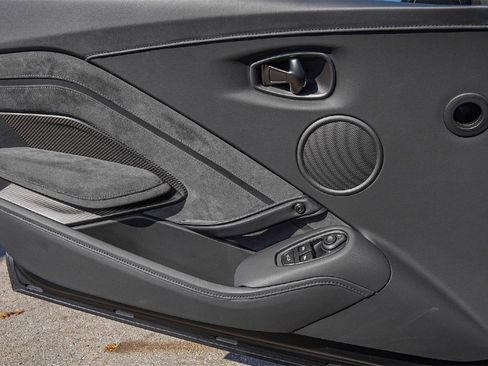 Used 2023 Aston Martin V8 Vantage Coupe image 35
