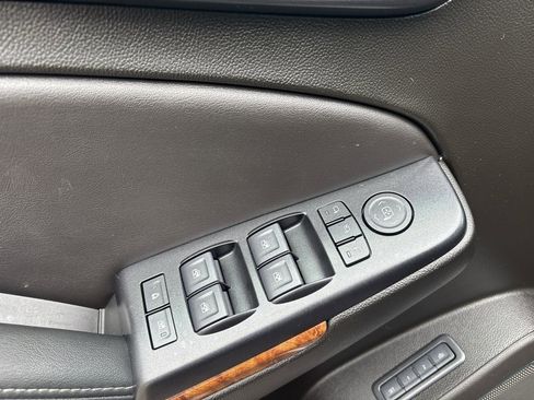Used 2019 Chevrolet Suburban Premier image 8
