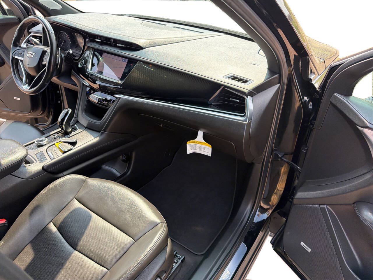 Used 2023 Cadillac XT6 Sport w/ Technology Package AWD/4WD image 40